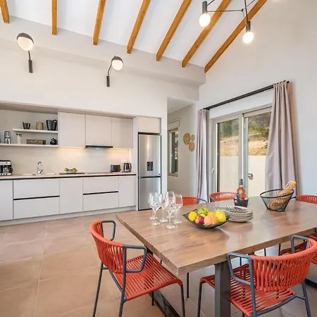 Katoikia Tria By Willa *